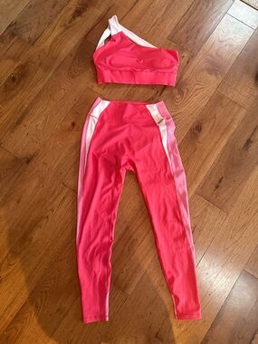 Cleo Harper Red Activewear Top and Leggings set medium